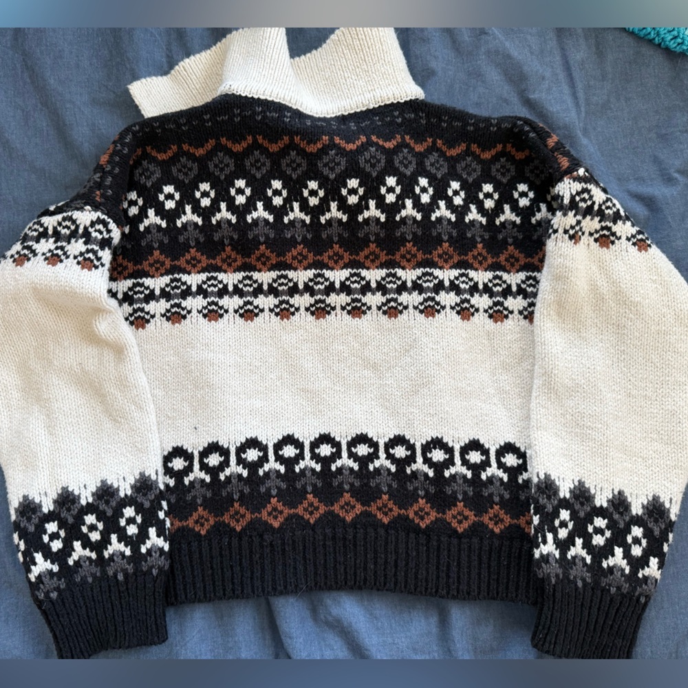 Multi color Cropped V-neck Sweater Women’s Medium - Picture 3 of 4